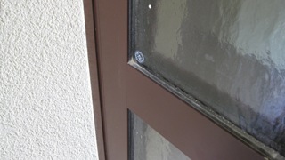 files/theme/media/side/stiegenhausreinigung/dreckiger_tuerrahmen.JPG
